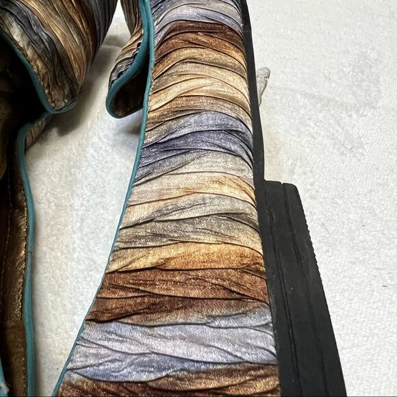 Pierre Dumas Neutral Colors Striped Crinkled Loafers / Flats Size 7 - Picture 8 of 11